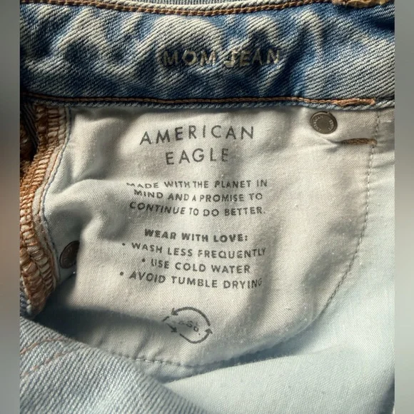 American Eagle Mom Jean – Light Wash – Size 4 Regular - Picture 7 of 7